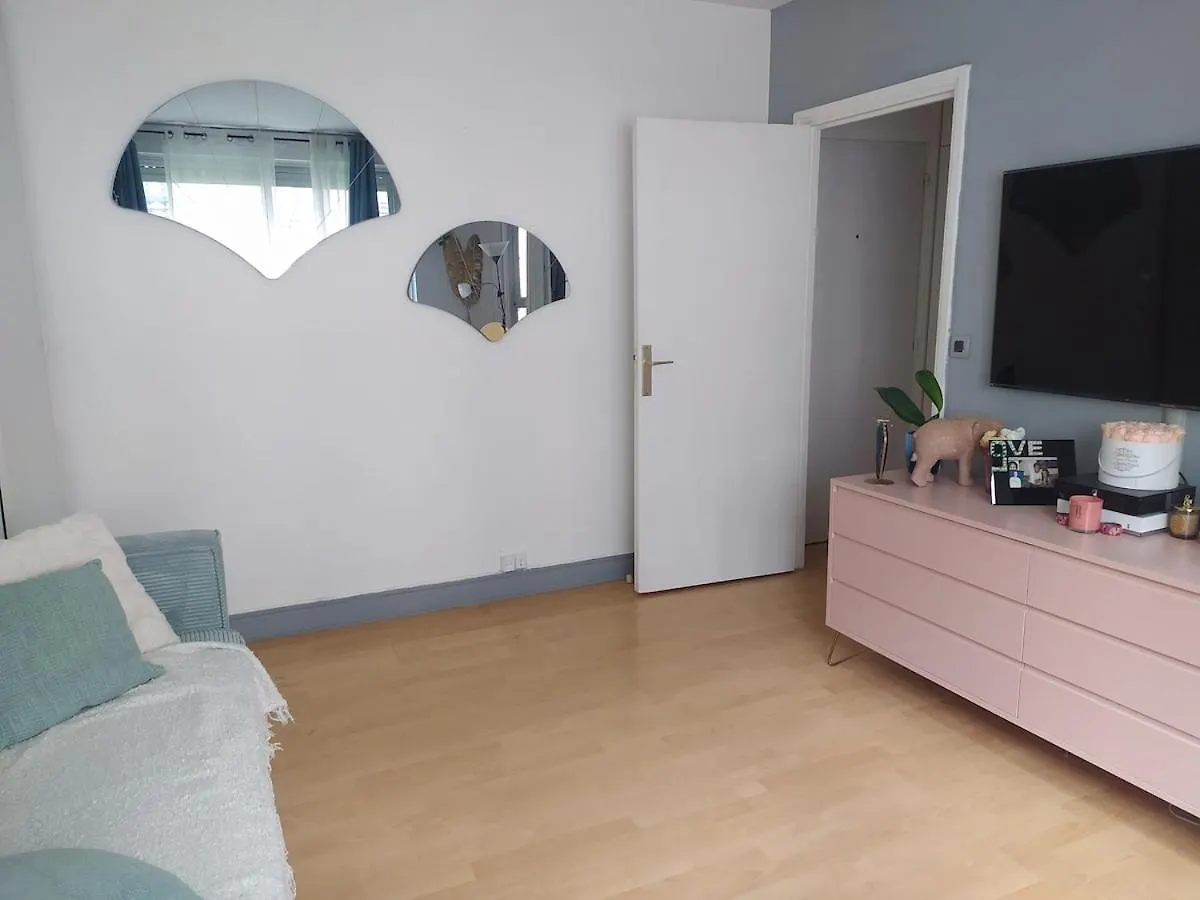 Charmant Studio Pres Des Champs Elysees باريس شقة